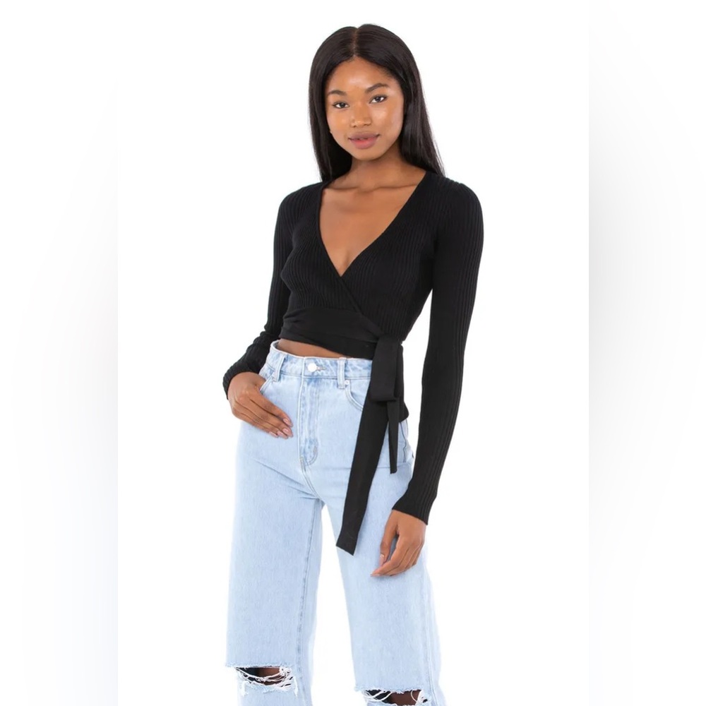 ❤️sold ❤️ Mink Pink Prhada Black Tie Crop